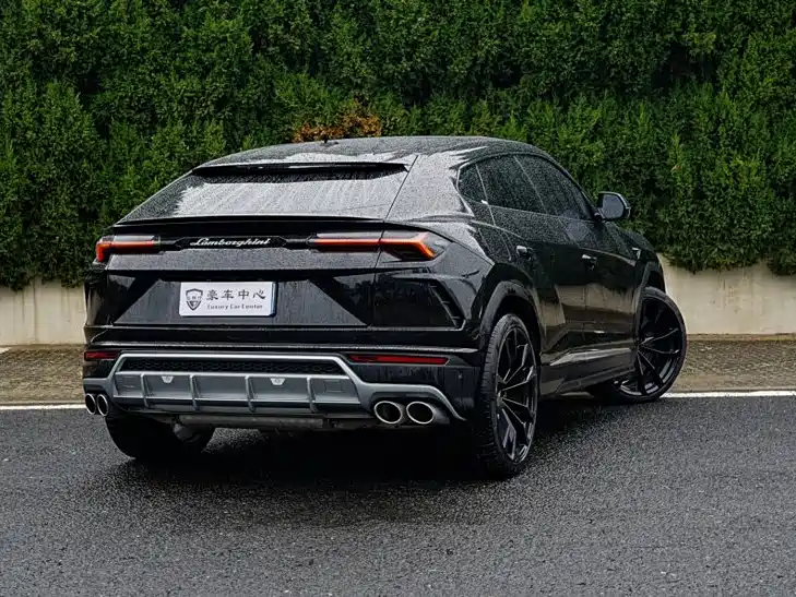 Lamborghini Urus 2024 — фото 10