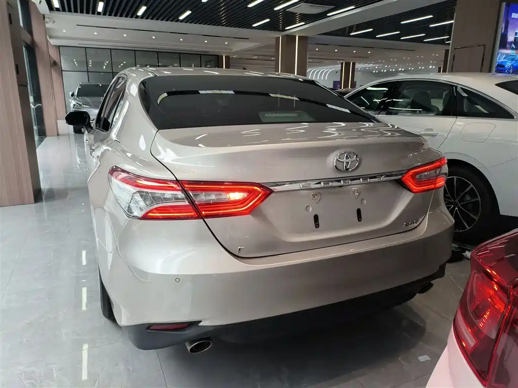 Toyota Camry 2019 — фото 4