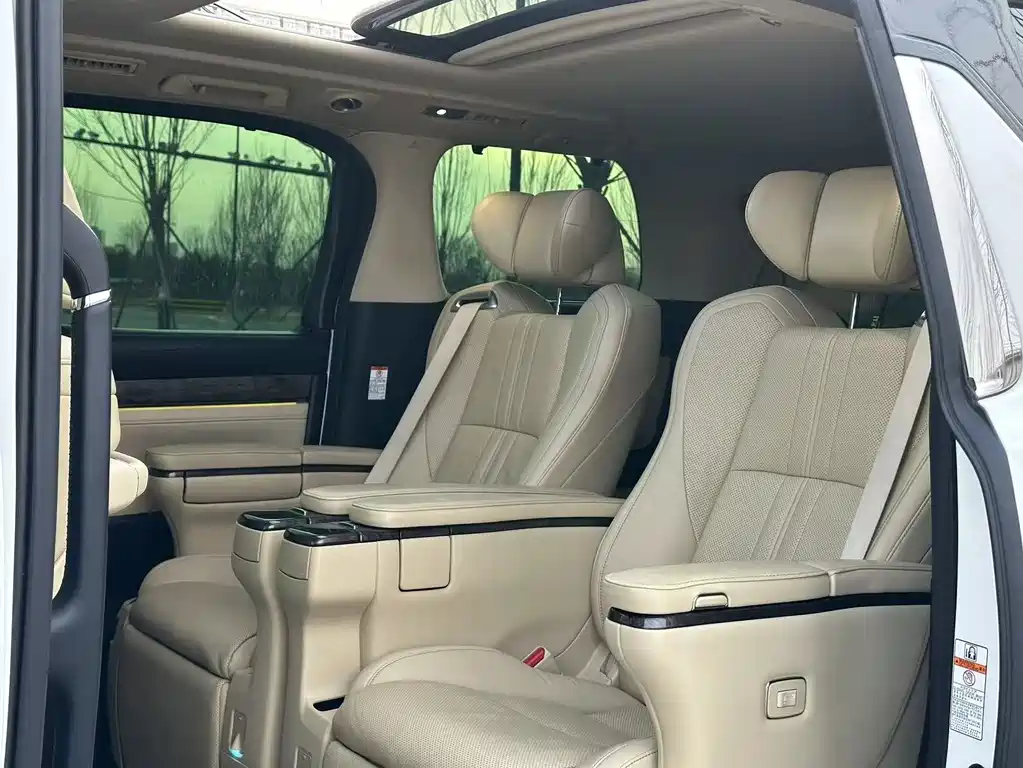 Toyota Vellfire 2021 — фото 11