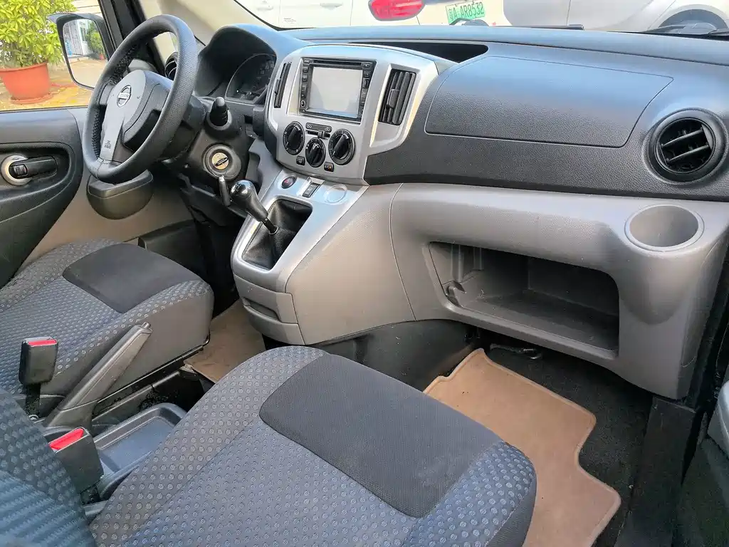 Nissan NV200 2013 — фото 16