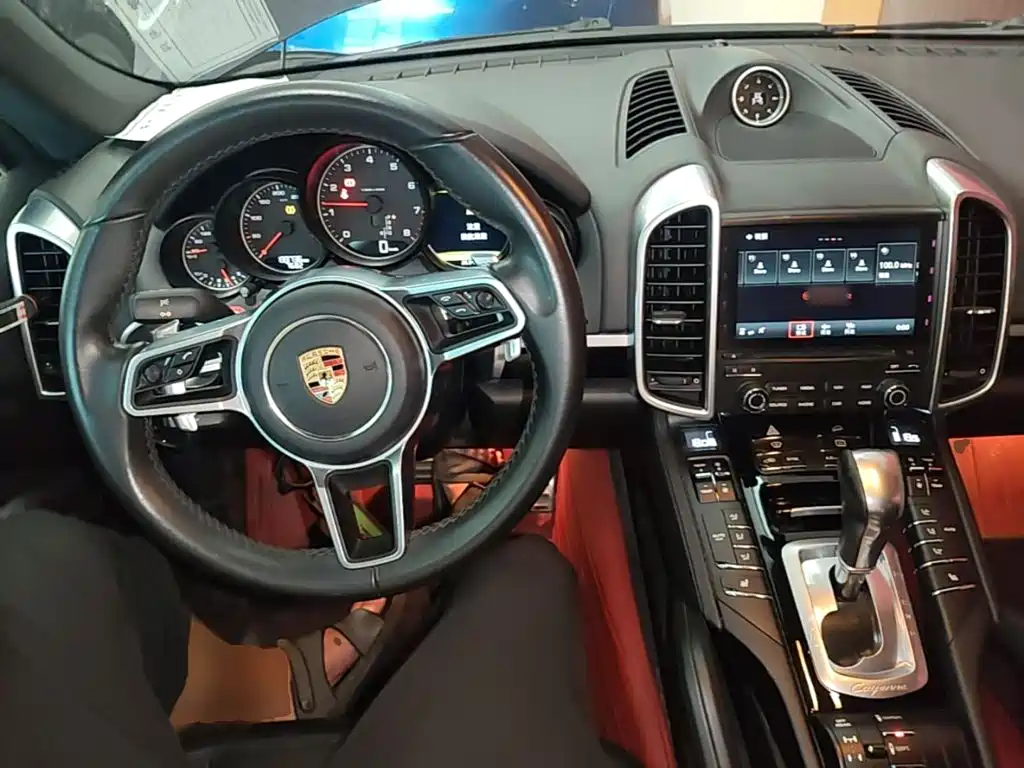 Porsche Cayenne 2017 — фото 10