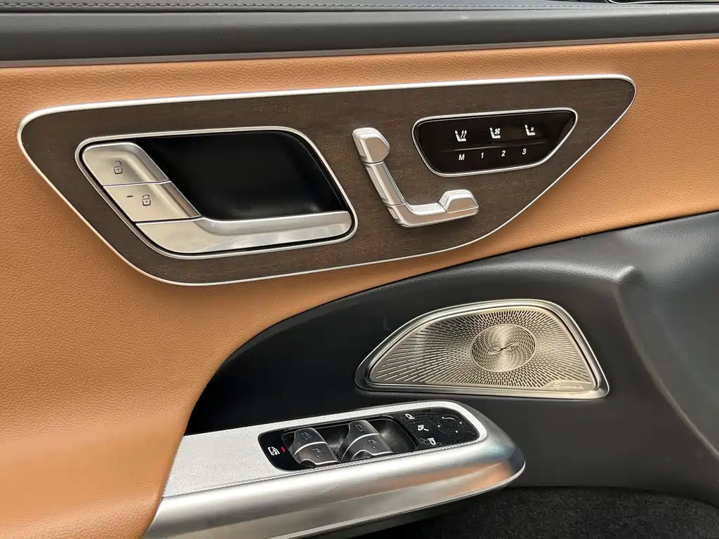Mercedes-Benz E-Class 2025 — фото 15