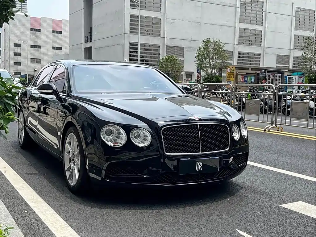 Bentley Flying Spur 2018 — фото 3
