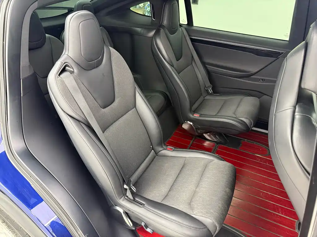 Tesla Model X 2018 — фото 12