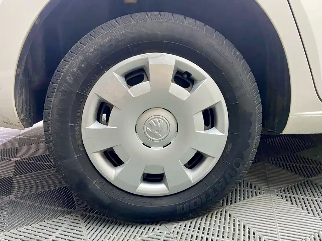 Skoda Rapid 2015 — фото 17