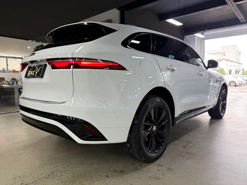 Jaguar F-PACE 2023 — фото 13
