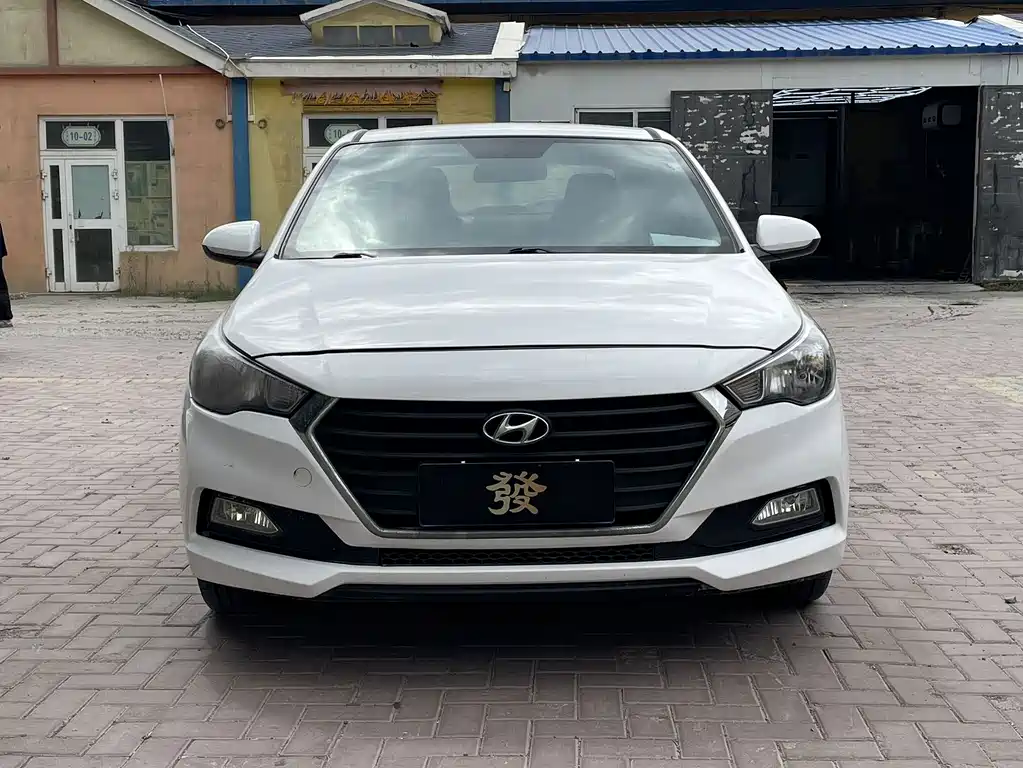 Hyundai Verna 2017 — фото 1