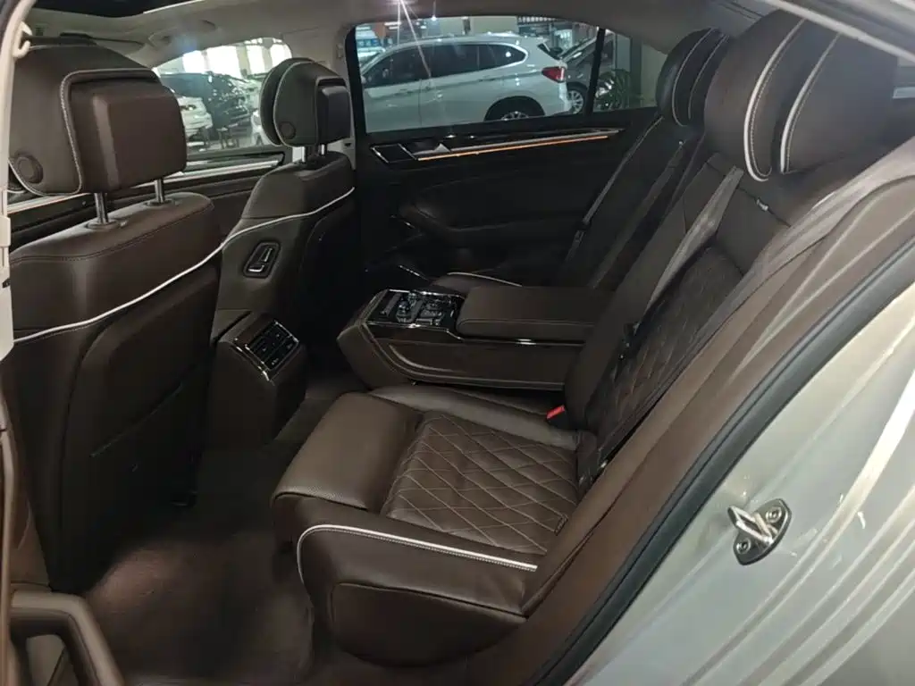 Volkswagen Phideon 2016 — фото 17