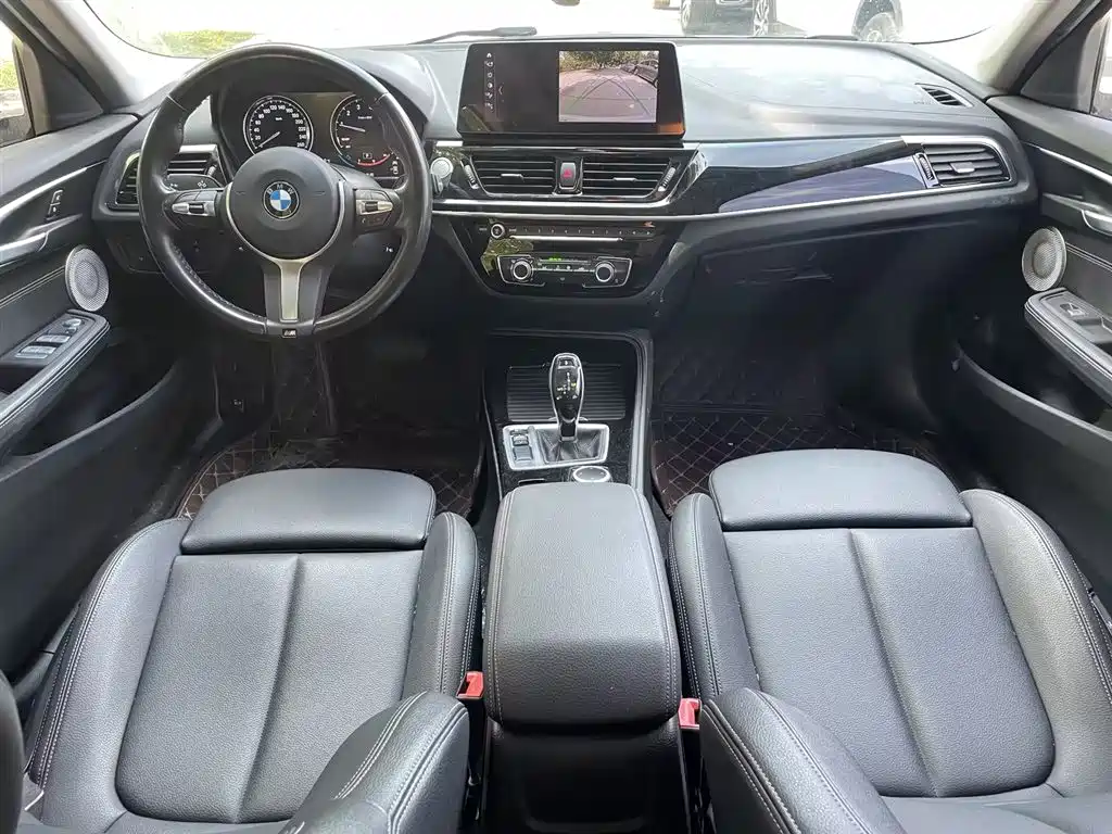 BMW 1 Series 2021 — фото 11