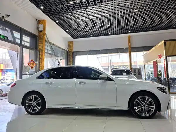 Mercedes-Benz E-Class 2022