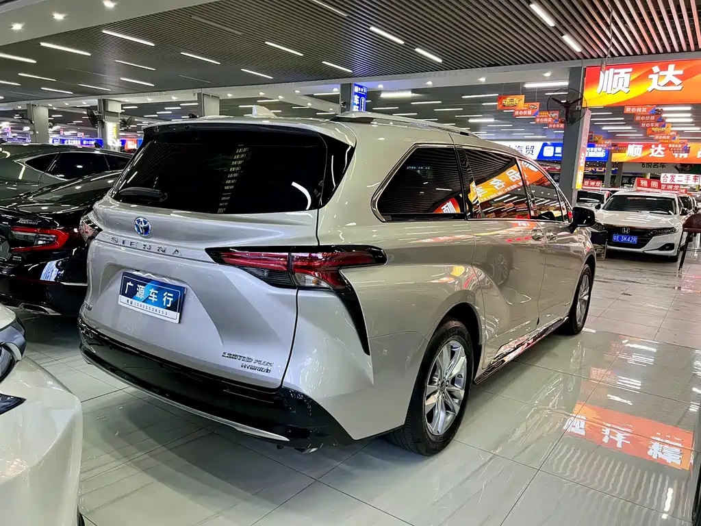 Toyota Sienna 2022 — фото 15