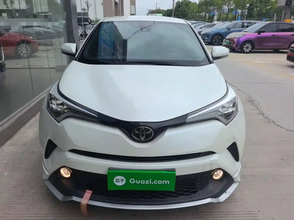 Toyota C-HR 2018 — фото 3