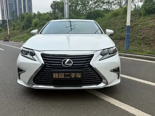 Lexus ES 2016