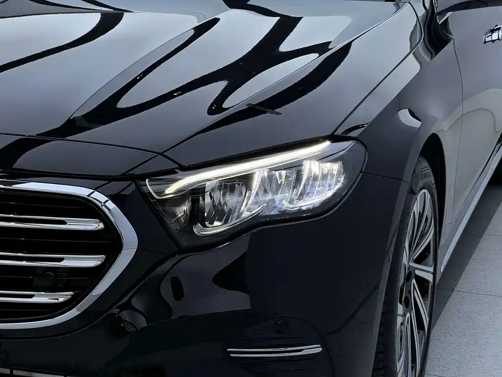 Mercedes-Benz E-Class 2025 — фото 4