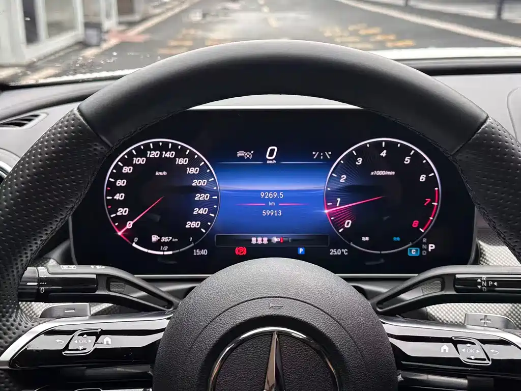 Mercedes-Benz C-Class 2023 — фото 12