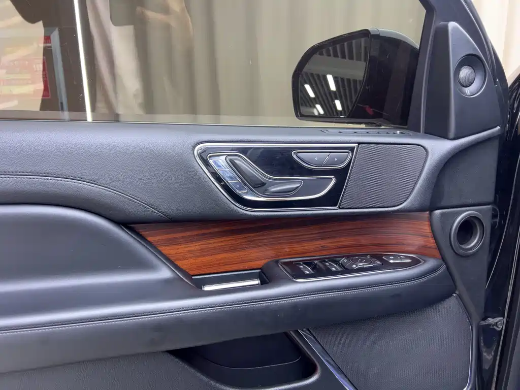 Lincoln Navigator 2019 — фото 12