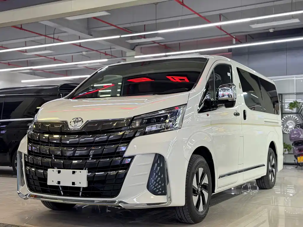 Toyota Hiace — фото 2