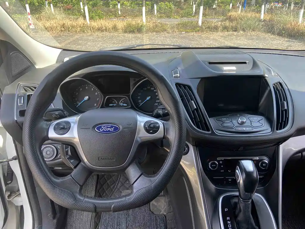 Ford Kuga 2016 — фото 12