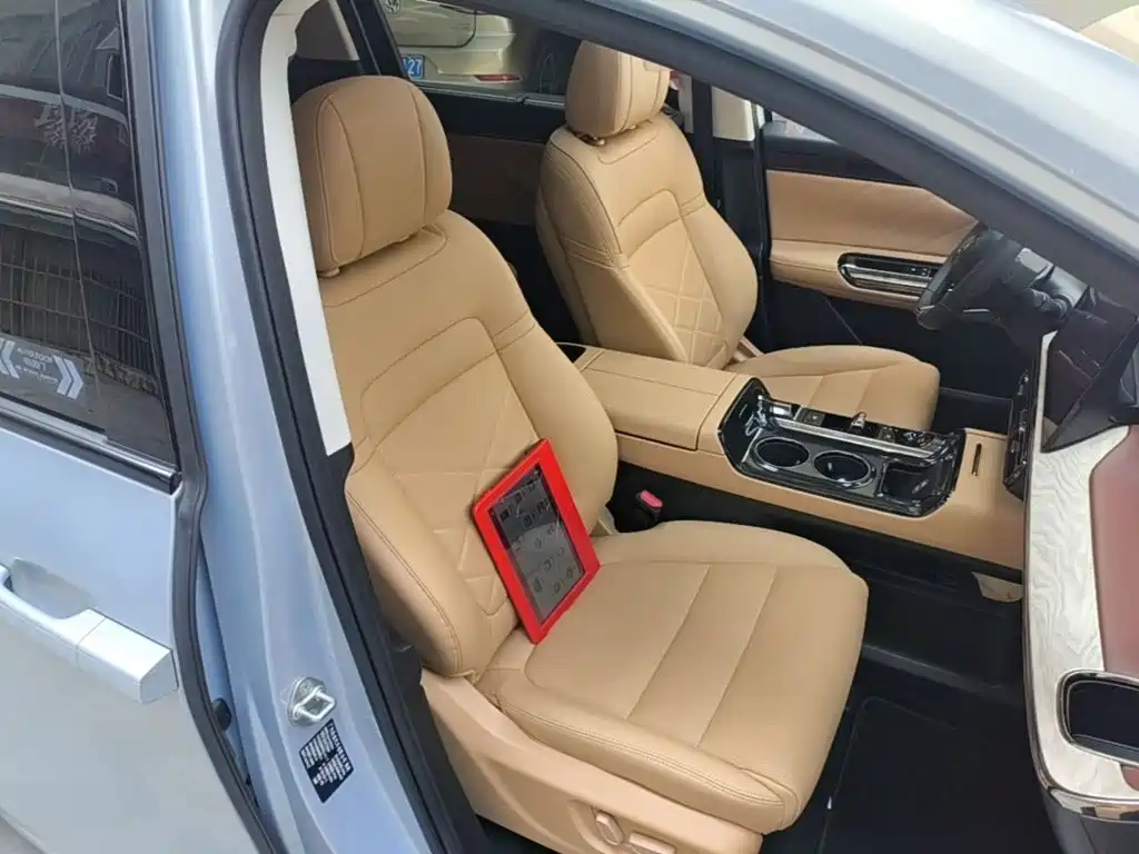 GAC Motor E8 PHEV 2025 — фото 25