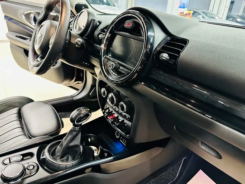 MINI Clubman 2018 — фото 25