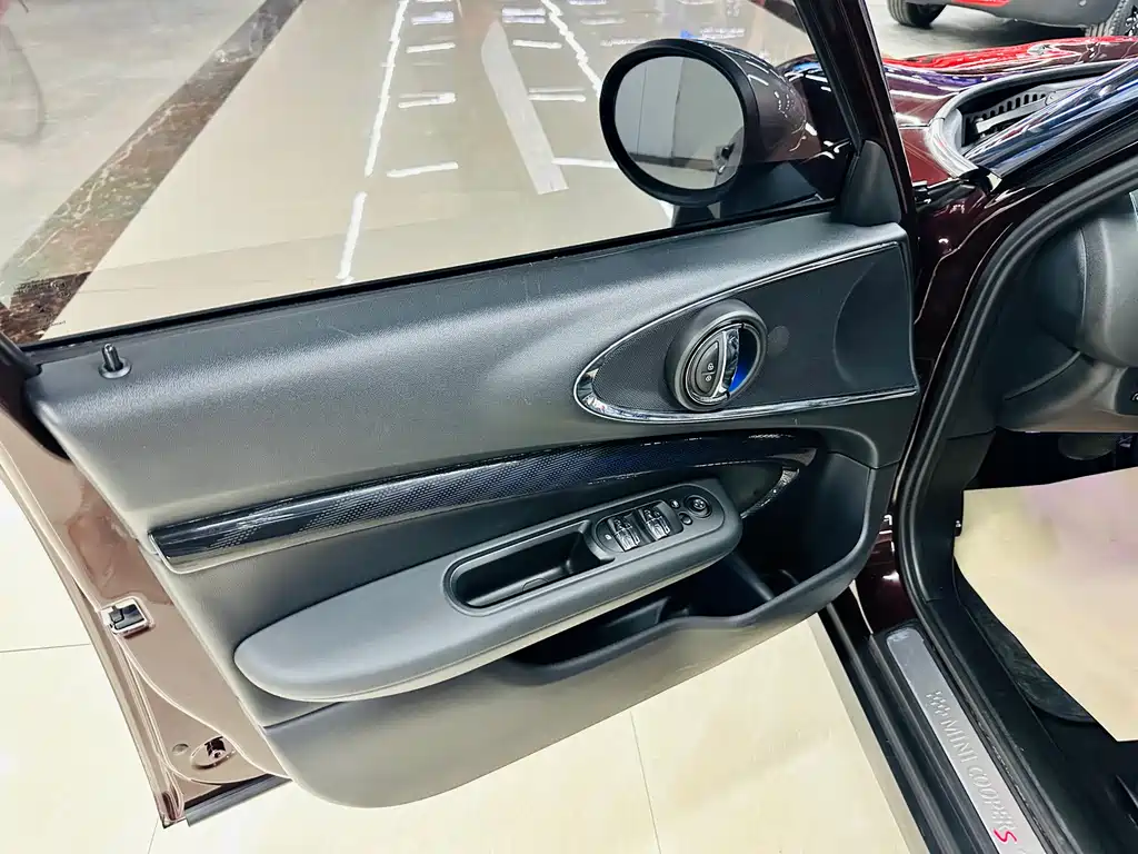 MINI Clubman 2018 — фото 30