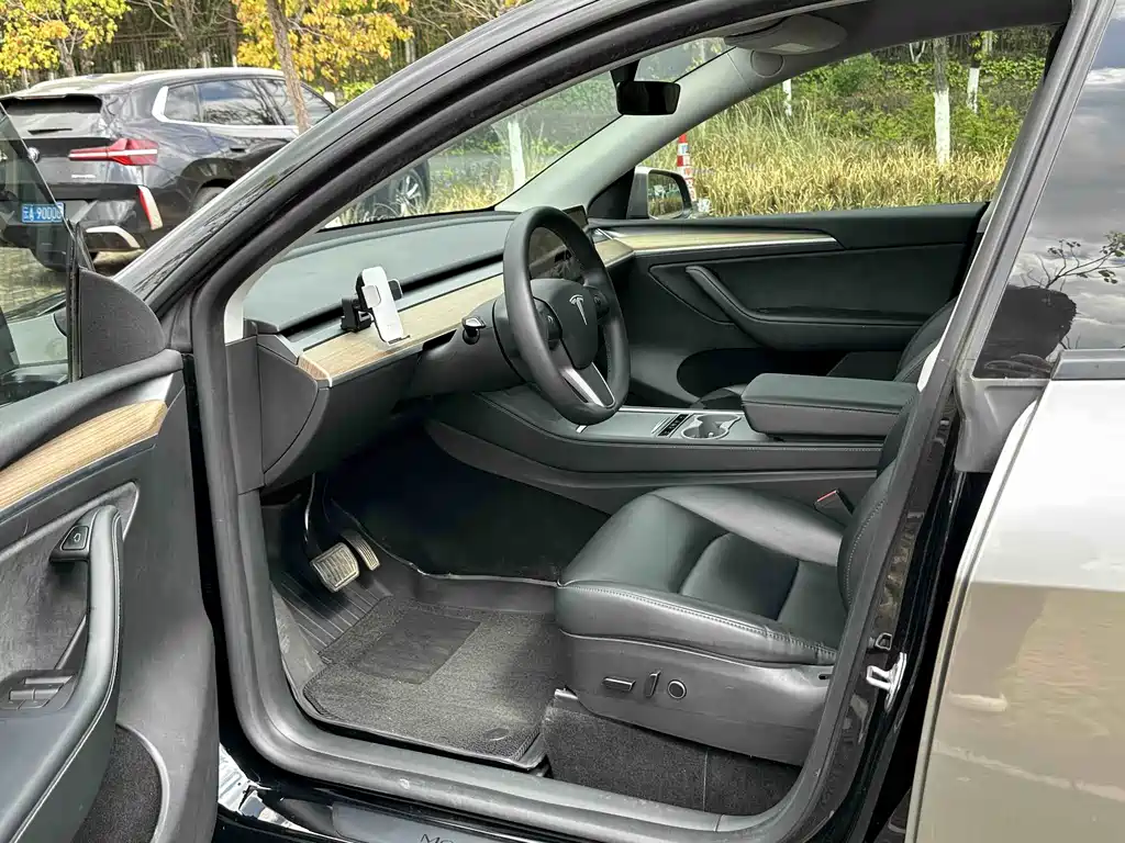 Tesla Model Y 2023 — фото 10