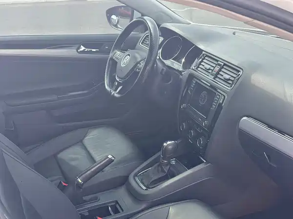 Volkswagen Sagitar 2018