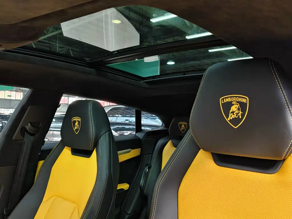 Lamborghini Urus 2022 — фото 13