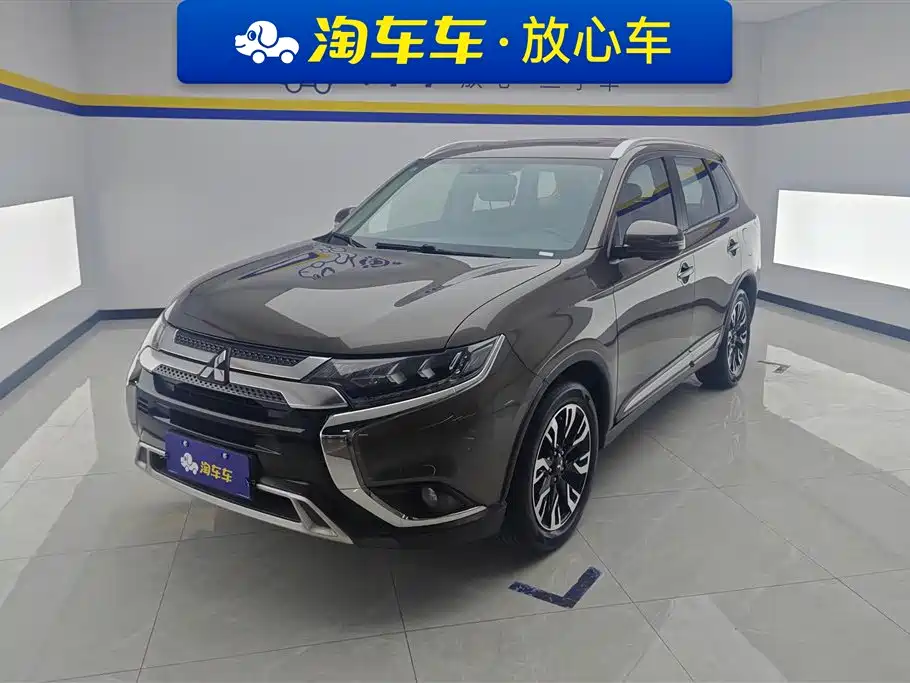 Mitsubishi Outlander 2019 — фото 1