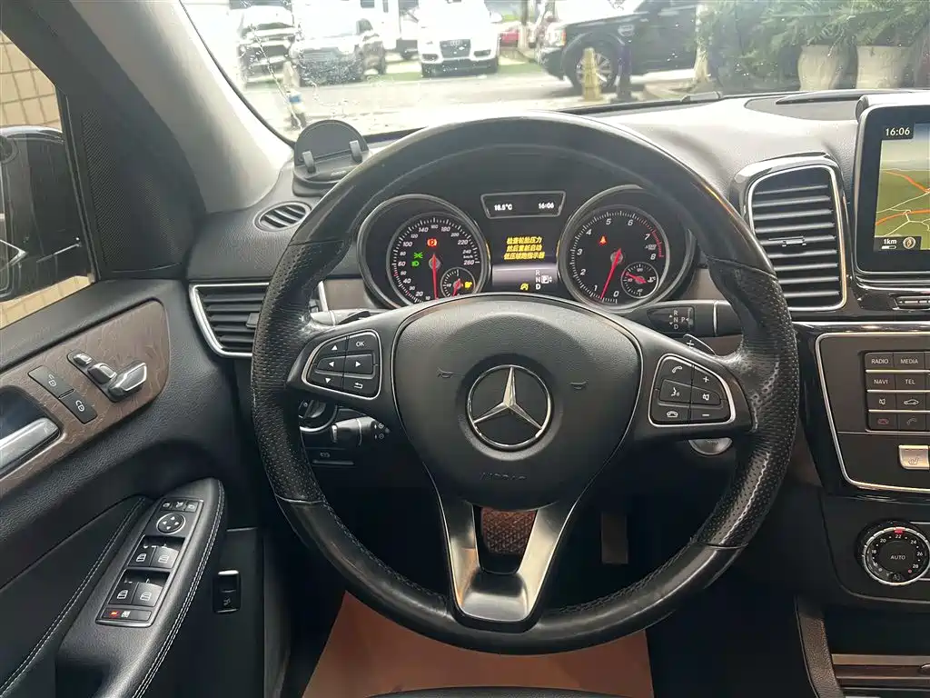 Mercedes-Benz GLE 2016 — фото 13