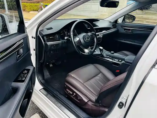 Lexus ES 2017