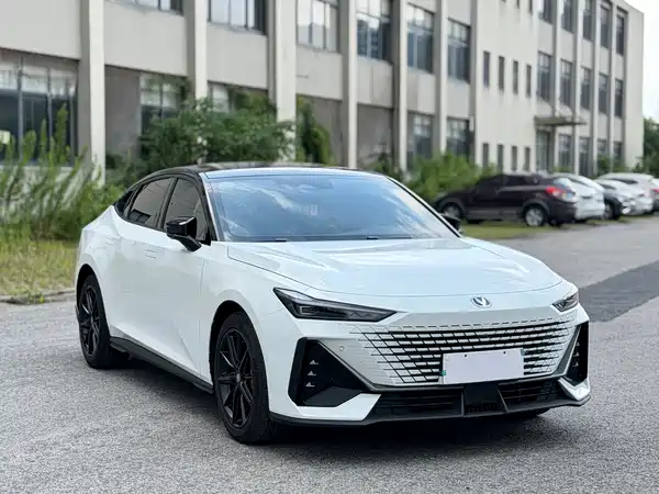Changan UNI-V 2025