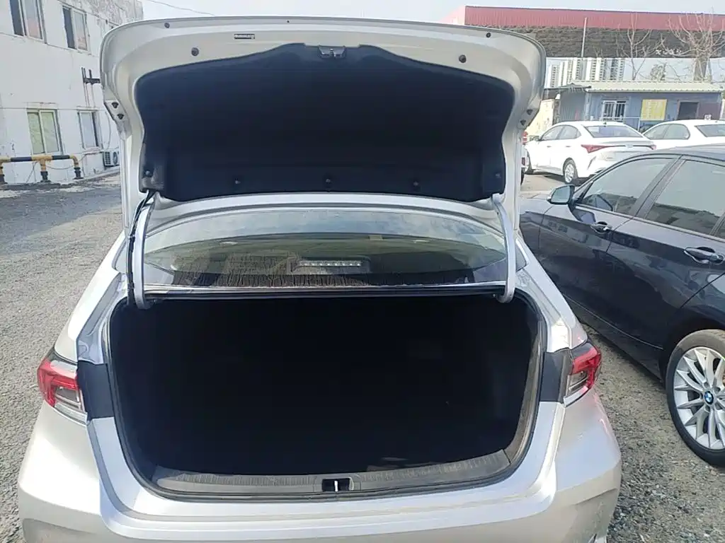 Toyota Corolla 2020 — фото 15