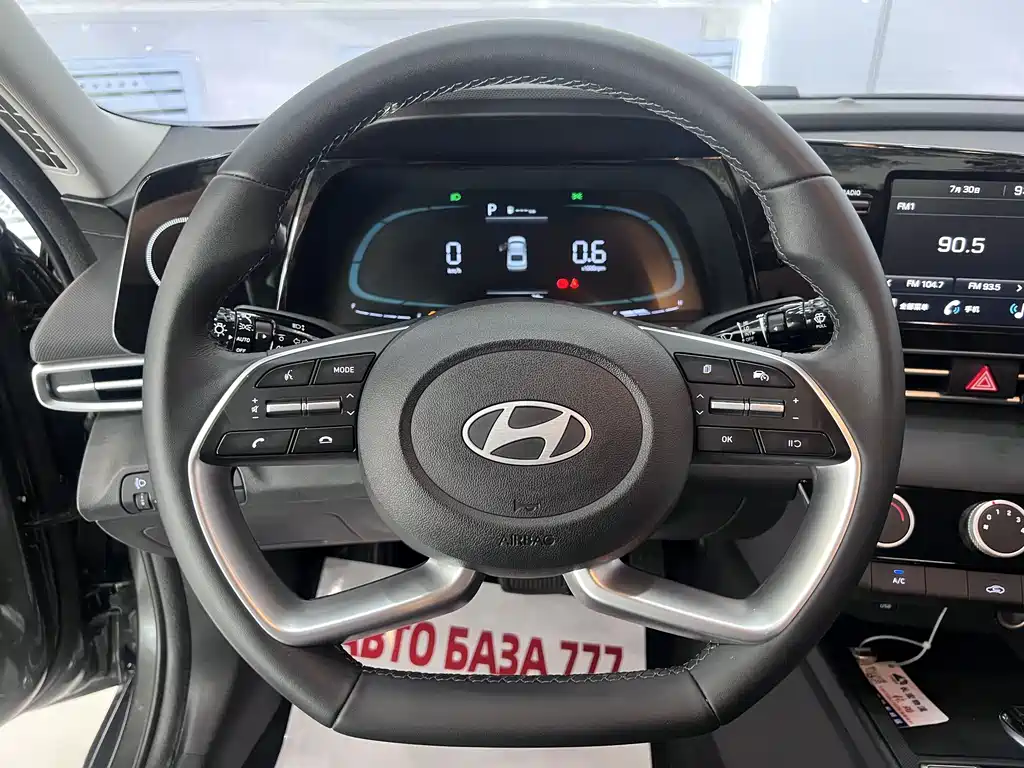 Hyundai Elantra 2024 — фото 11
