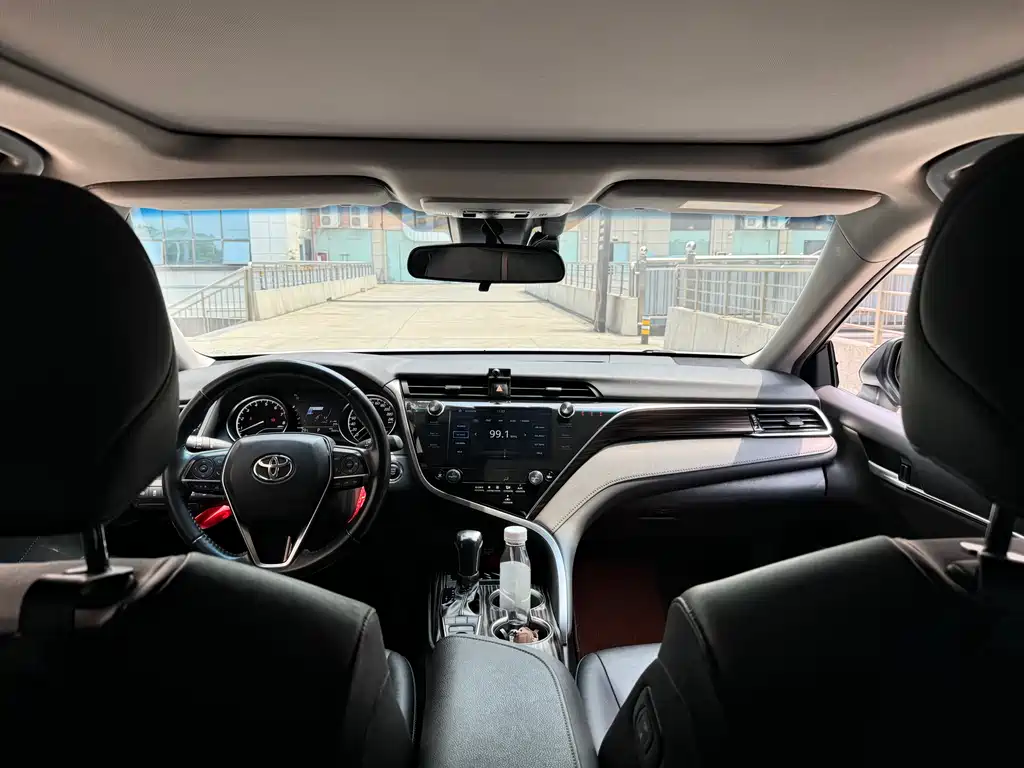 Toyota Camry 2021 — фото 12