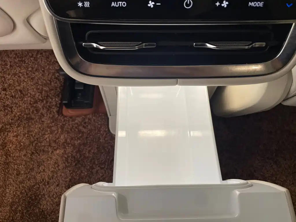 AITO M8 2025 — фото 27