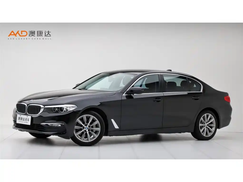 BMW 5 Series 2018 — фото 1