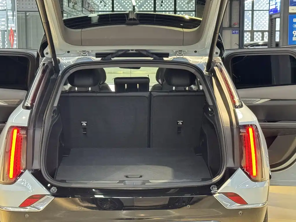 Cadillac IQ Aoge 2024 — фото 18