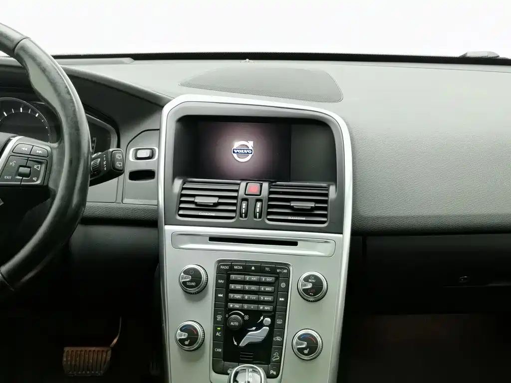 Volvo XC60 2017 — фото 12