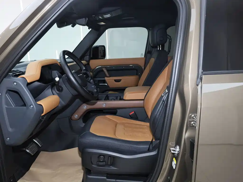 Land Rover Defender 2022 — фото 13