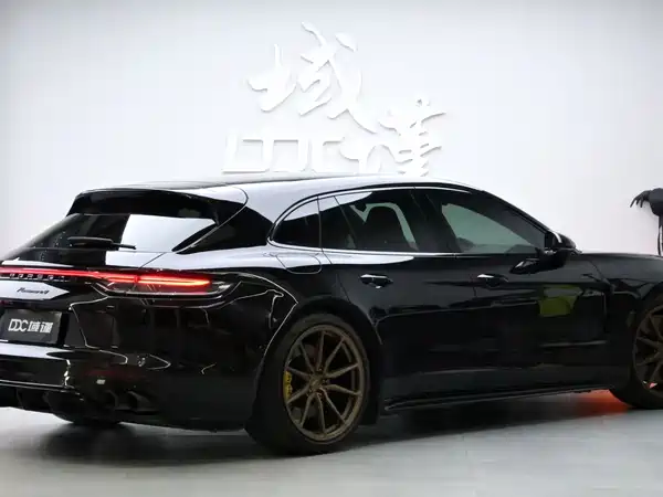 Porsche Panamera 2023