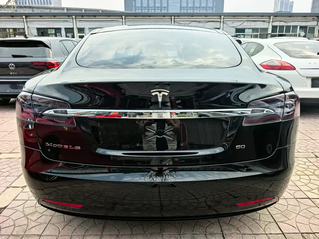 Tesla Model S 2016 — фото 13