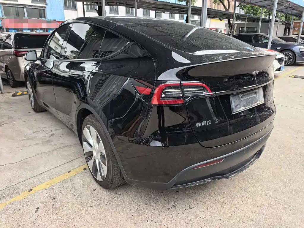 Tesla Model Y 2023 — фото 13