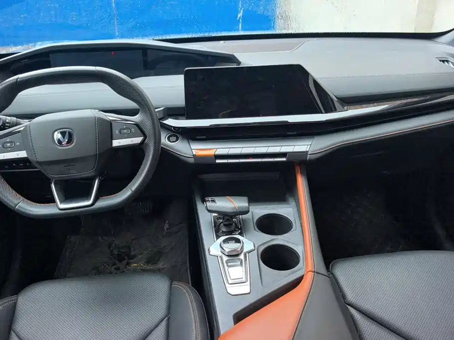 Changan UNI-V Smart Electric Idd 2023 — фото 12