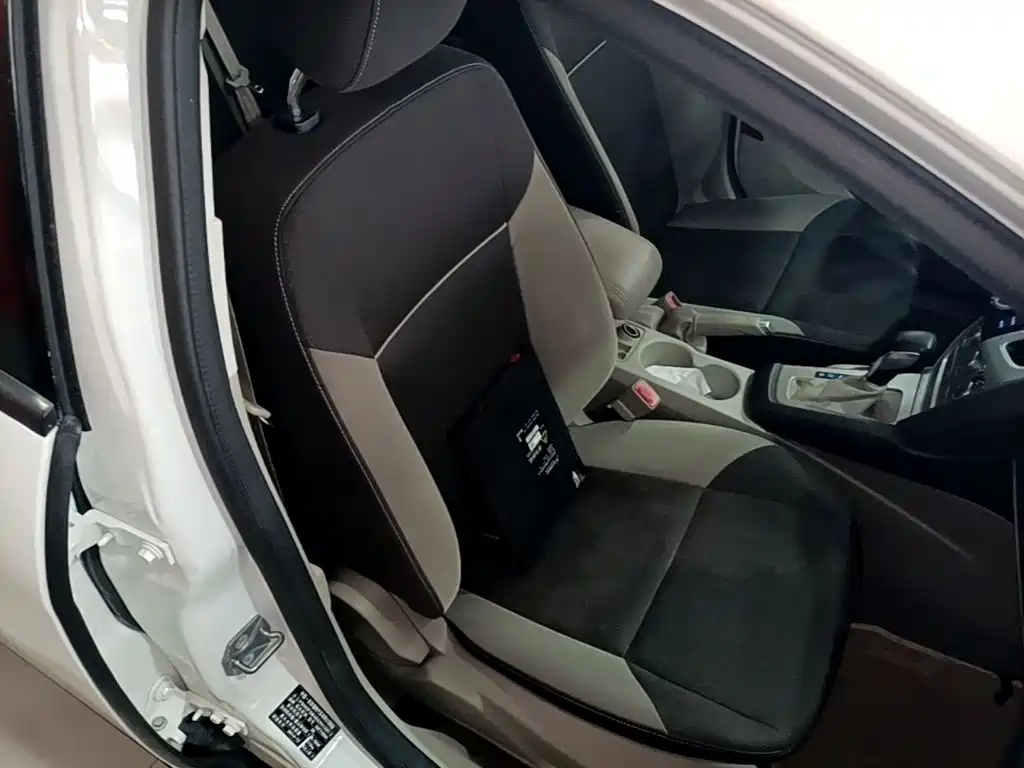 Ford Focus 2015 — фото 25