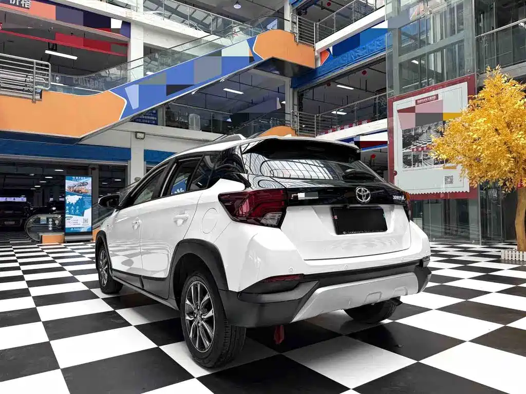 Toyota Yaris L 2022 — фото 12