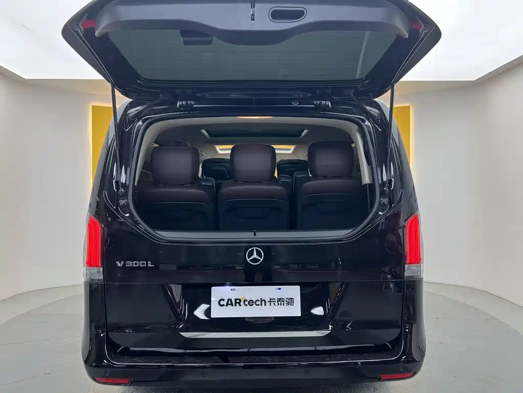 Mercedes-Benz V-Class 2025 — фото 35