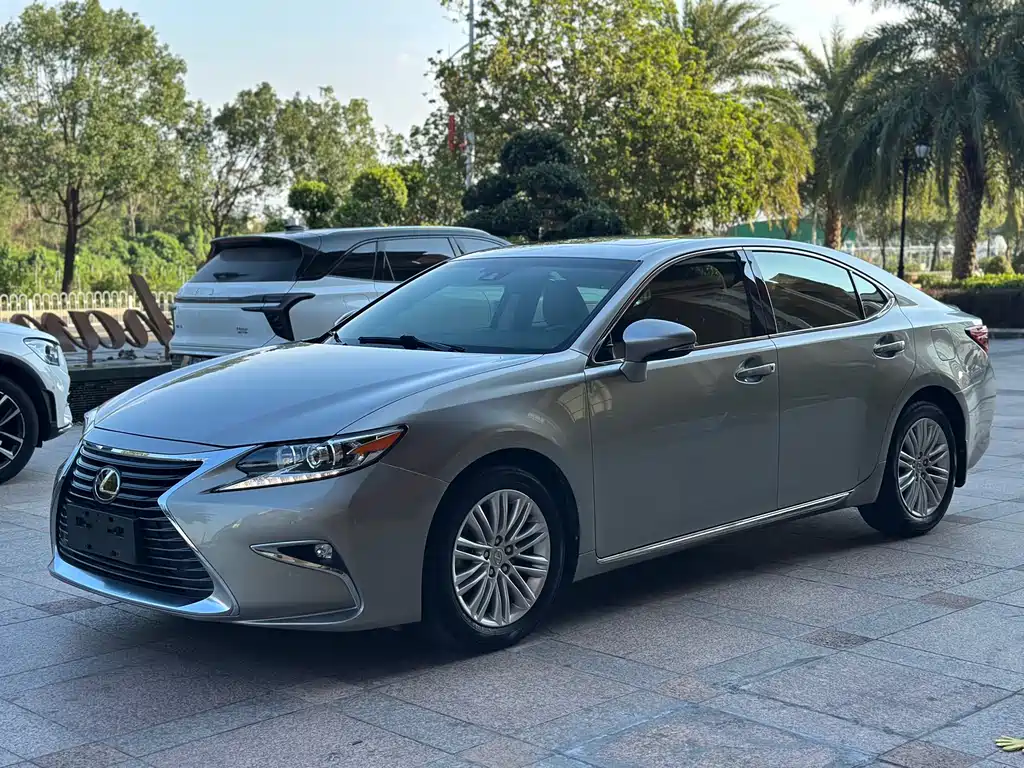 Lexus ES 2016