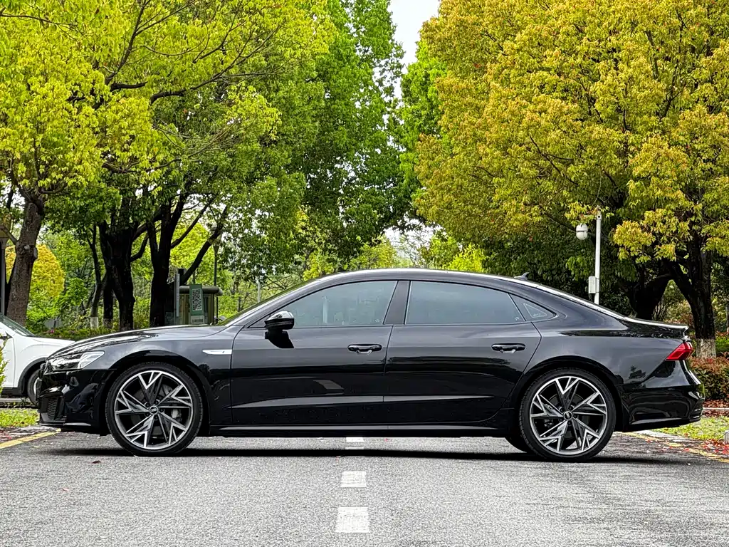 Audi A7L 2023 — фото 18