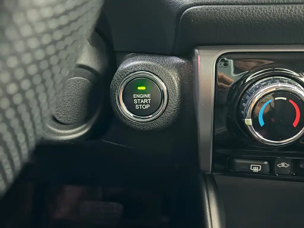 Toyota Yaris L 2023 — фото 8